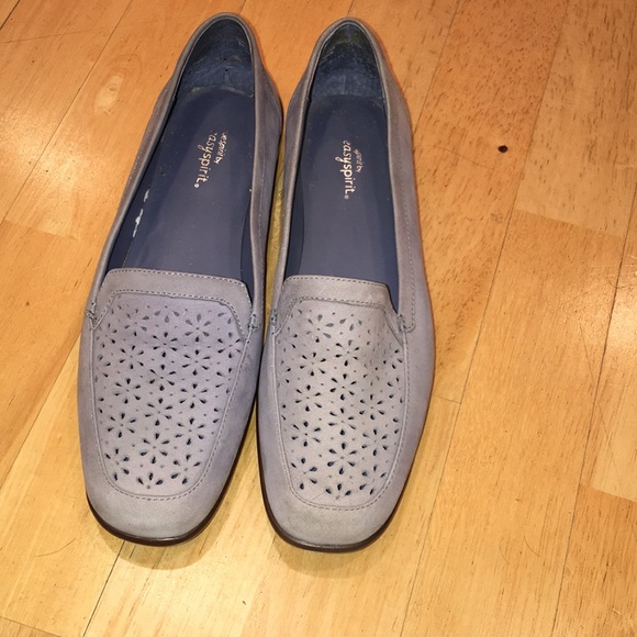 Pastel blue loafers by Easy Spirit 👀 - Picture 1 of 4